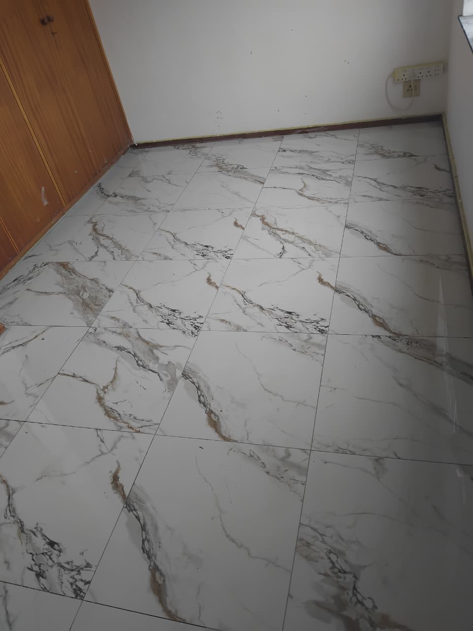 Room after tiling — marble-effect tile floor